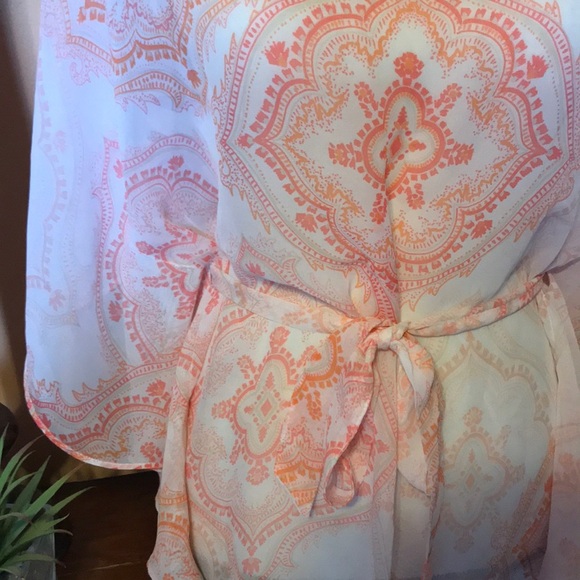 Jennifer Lopez sheer mandala top - Picture 2 of 5